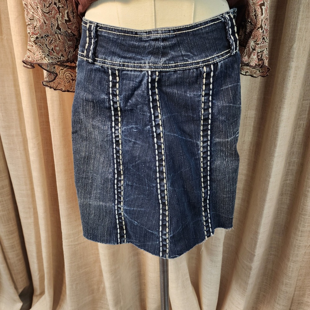 Ethyl Classic Denim Mini Skirt Size 8 Dark Wash Contrast Stitch Raw Hem Stretch